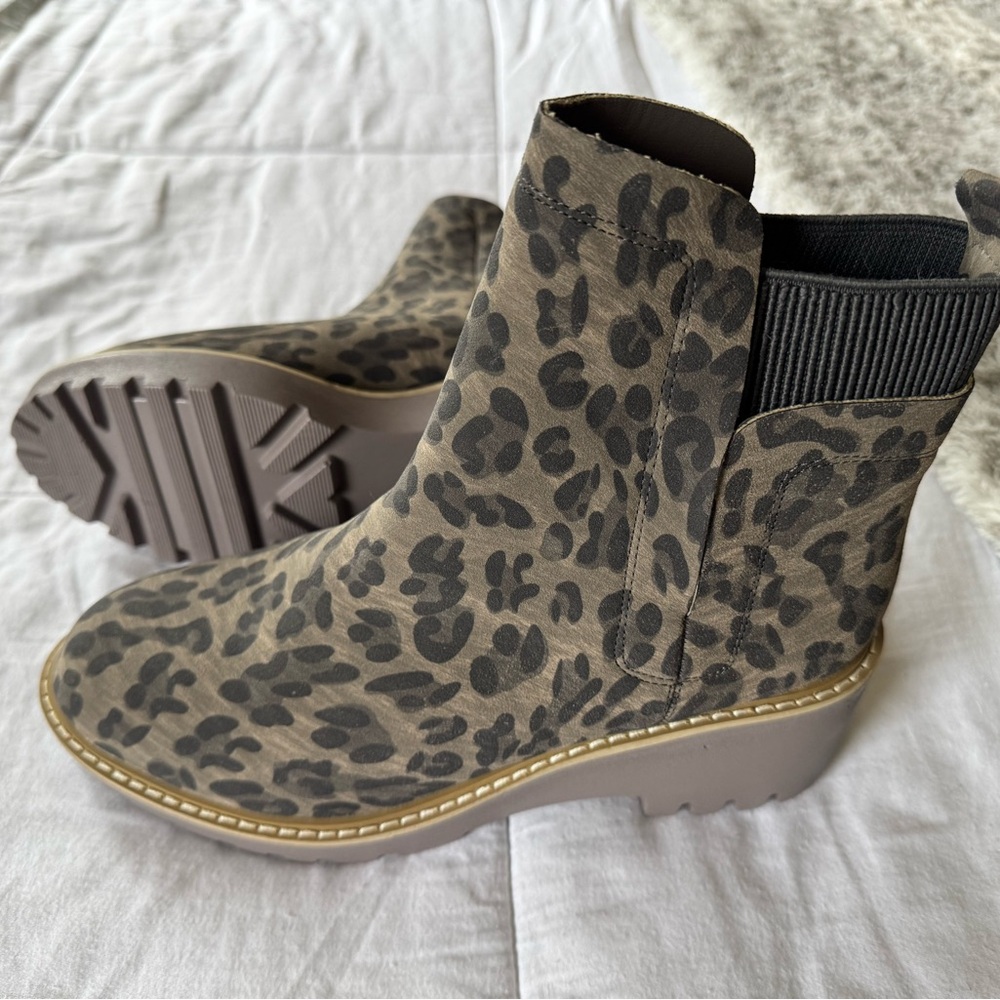 Leopard booties!